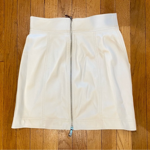 Revolve - Vegan Leather - Western Style - White Mini Skirt - Size M - Picture 3 of 5